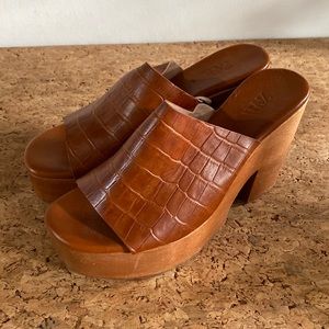 ZARA Brown Animal Embossed Leather Platform Clogs Women’s Size 37